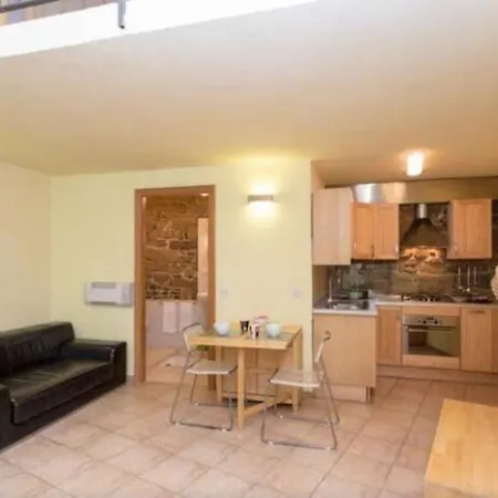 Lovely In The Heart Of Pérouse